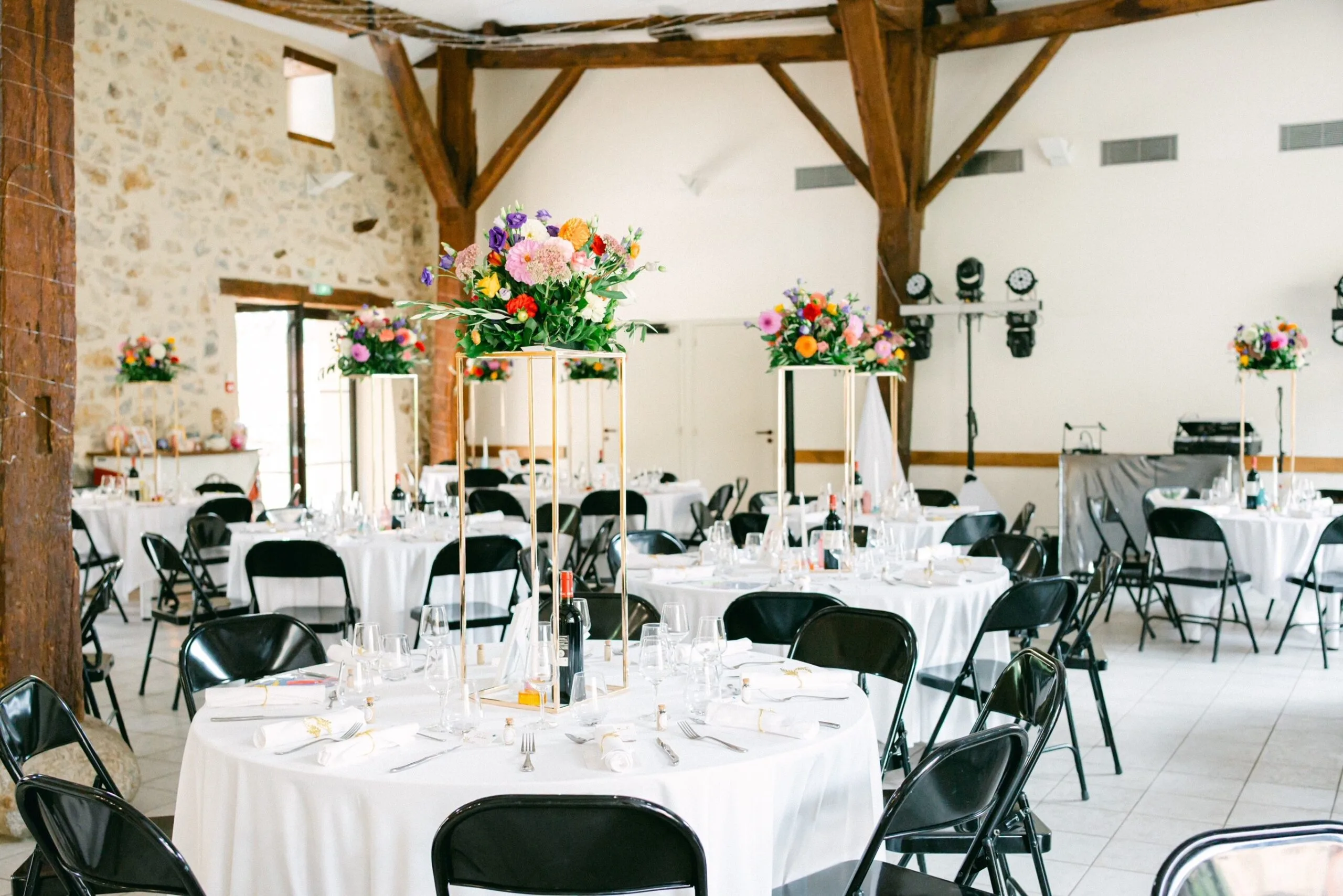 salle tables chaises hameau cruzeau