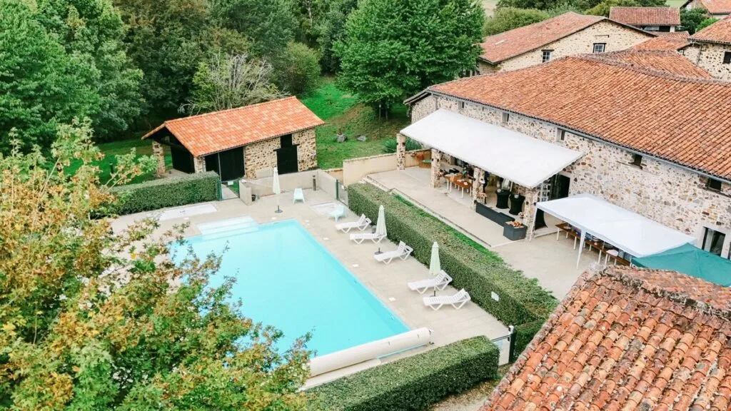 vue piscine village cruzeau