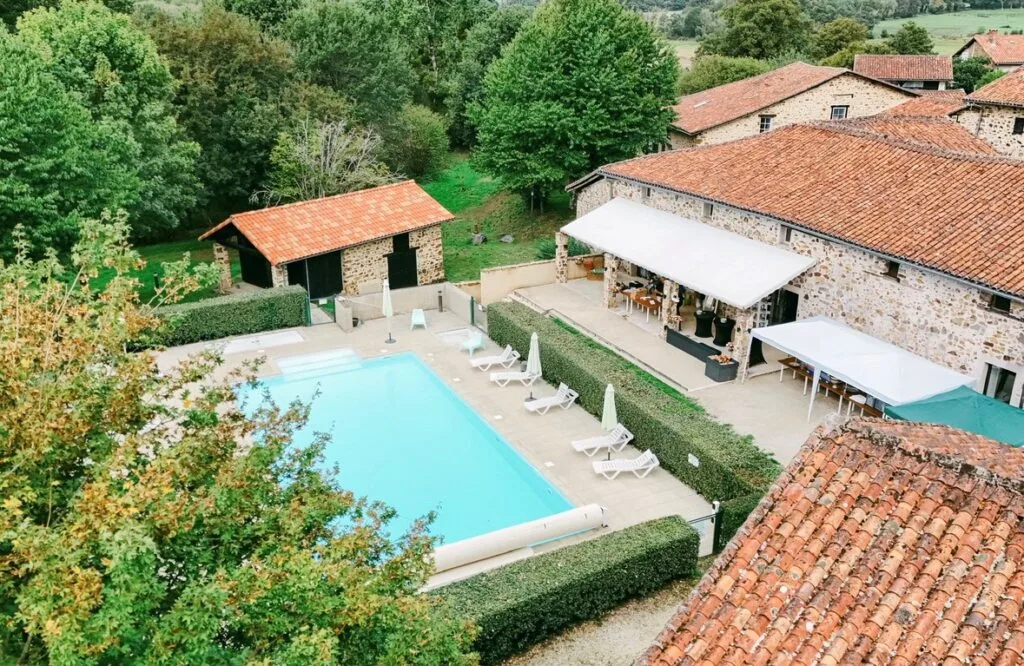 vue piscine village cruzeau